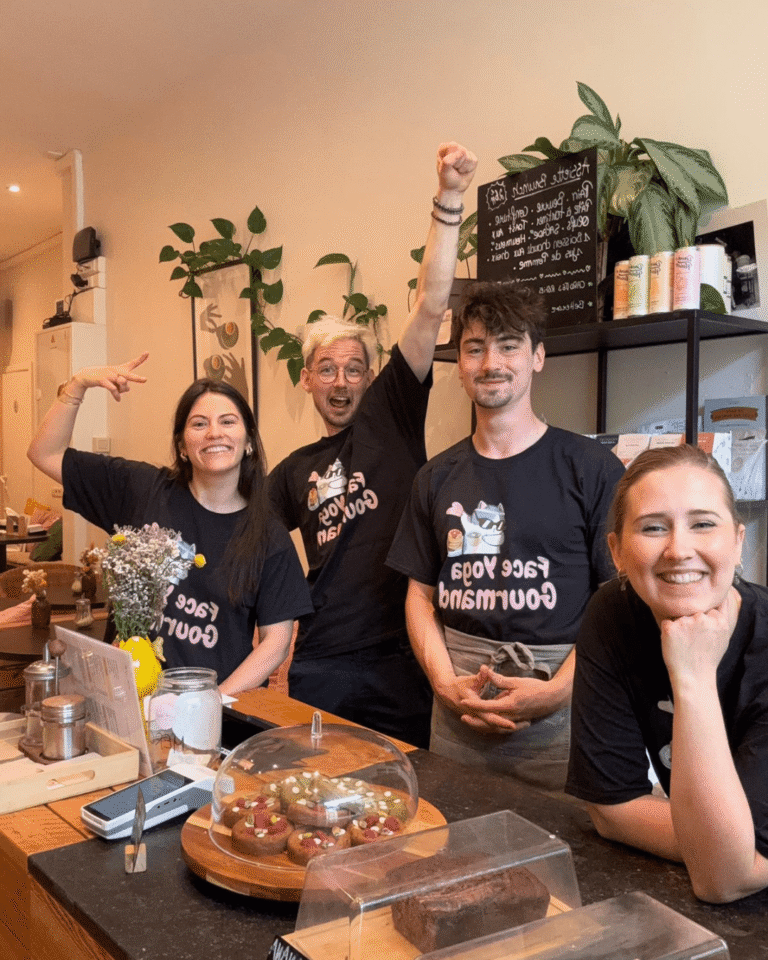 L’équipe Face Yoga Gourmand réunie derrière le comptoir de La Tasse.